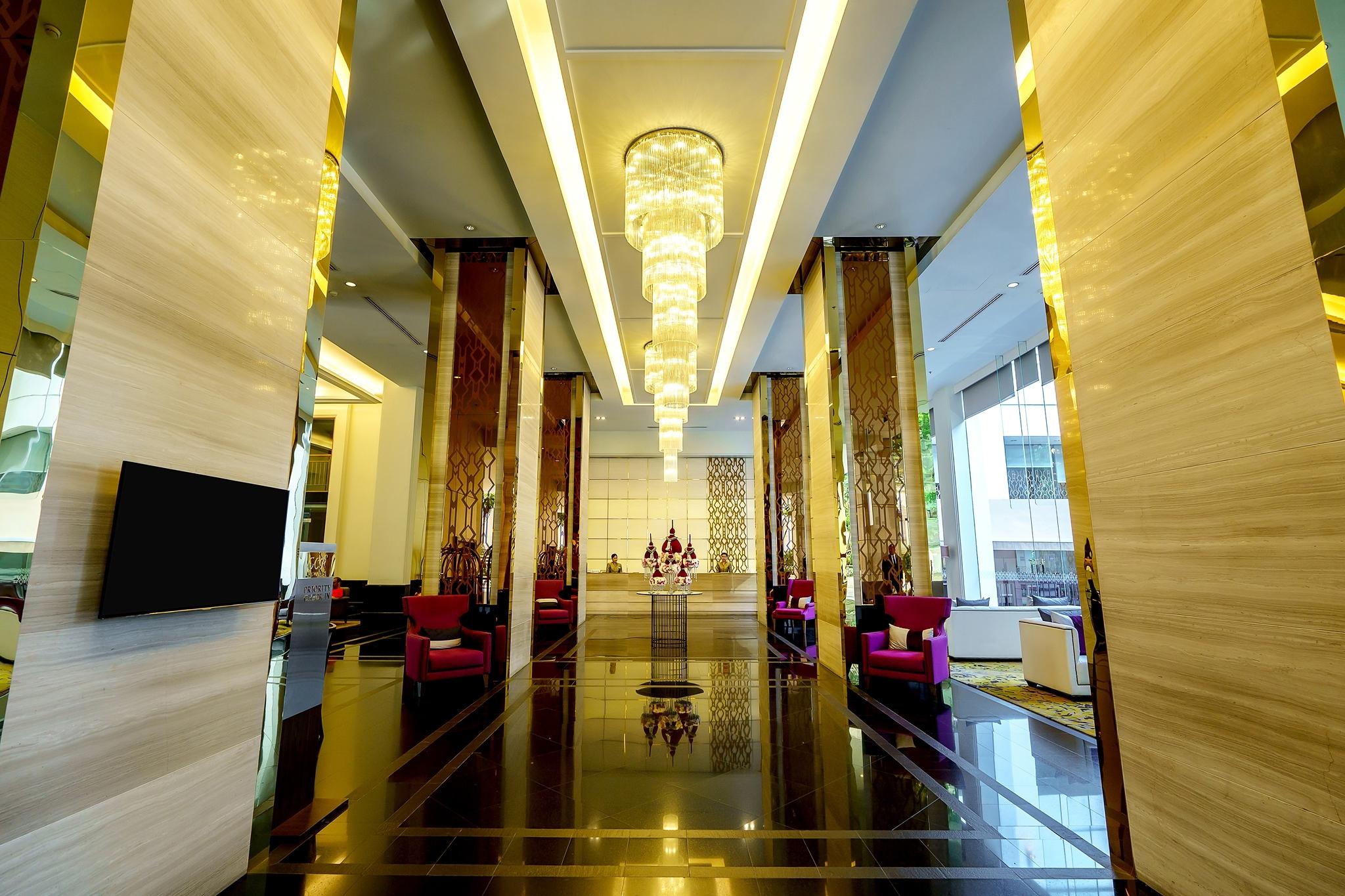 Отель Grande Centre Point Ploenchit Бангкок Экстерьер фото